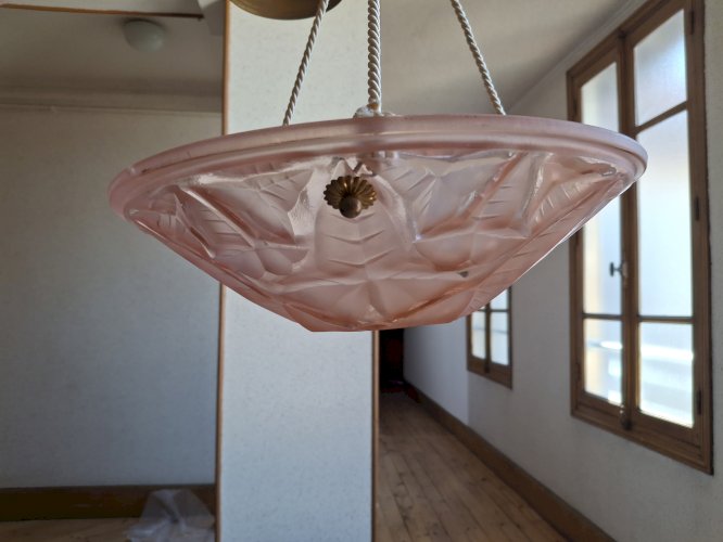 Suspension en verre teinté rosé Style Art Déco motif feuilles