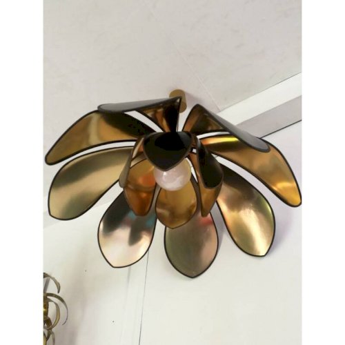 Suspension lotus par Robert de Schuytener