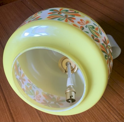 Suspension luminaire opaline jaune frise floral 1970's très bel état
