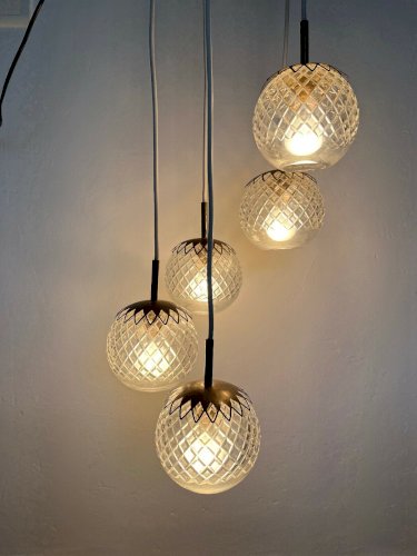 SUSPENSION, LUSTRE ITALIEN  CASCADE  EN LAITON ET VERRE TEXTURE ANNEES 70