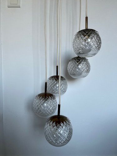 SUSPENSION, LUSTRE ITALIEN  CASCADE  EN LAITON ET VERRE TEXTURE ANNEES 70