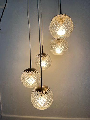SUSPENSION, LUSTRE ITALIEN  CASCADE  EN LAITON ET VERRE TEXTURE ANNEES 70