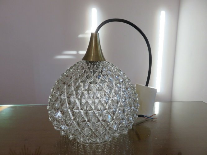 SUSPENSION, LUSTRE  POINTE DE DIAMANT  EN FORME DE GOUTTE DEAU ANNEES 50 60