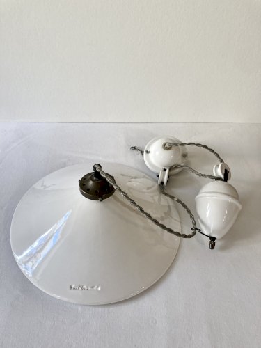 Suspension monte et baisse en céramique émaillée blanc par The French House