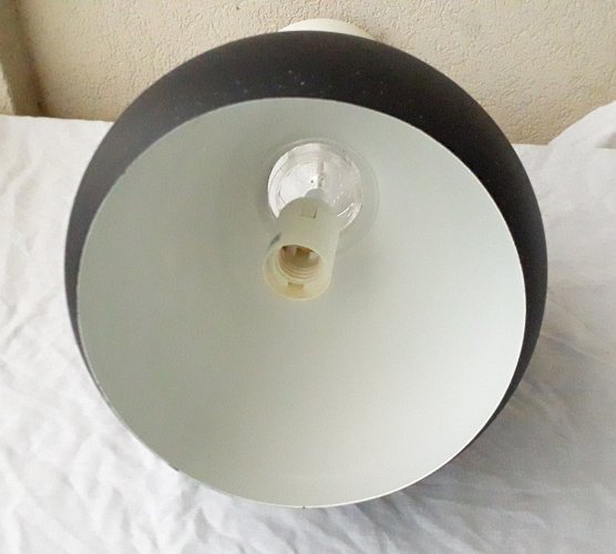 Suspension noire en métal