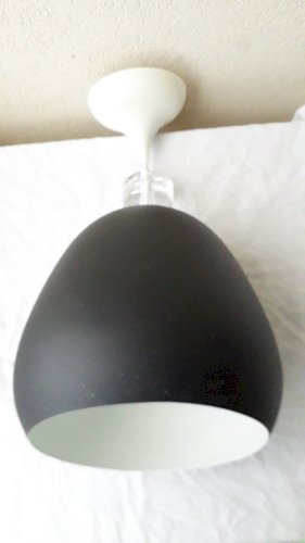 Suspension noire en métal