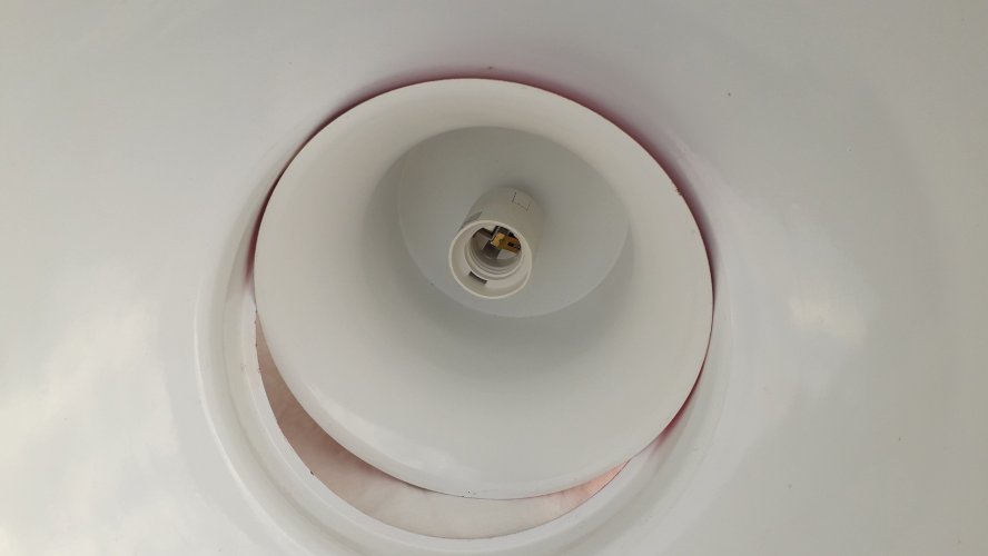 Suspension rouge en métal