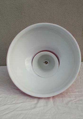 Suspension rouge en métal