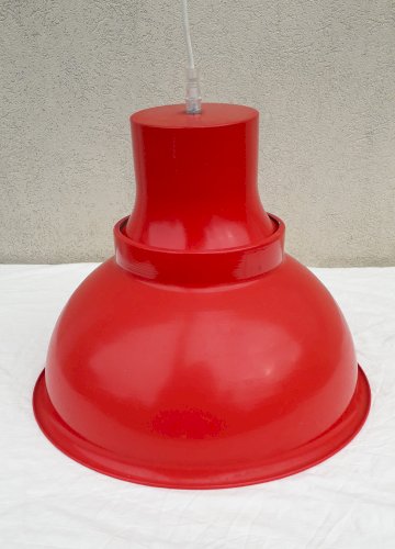 Suspension rouge en métal