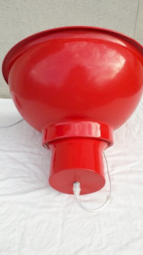 Suspension rouge en métal