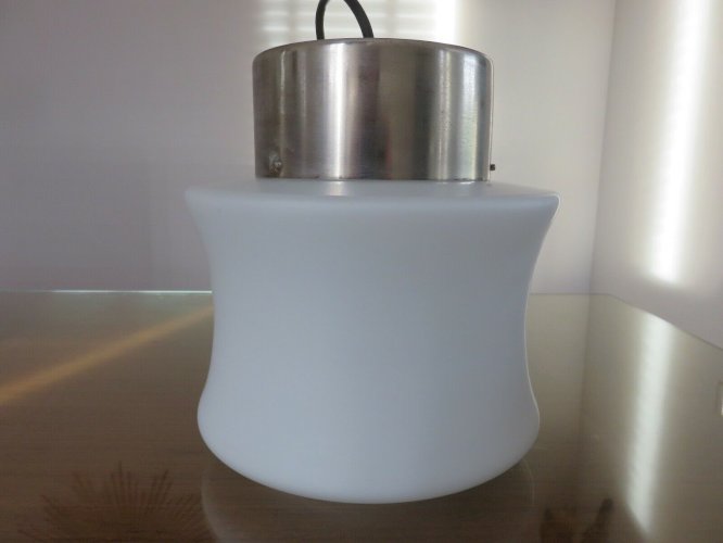 SUSPENSION SCANDINAVE EN OPALINE BLANCHE ET METAL CHROME ANNEES 60 70 VINTAGE