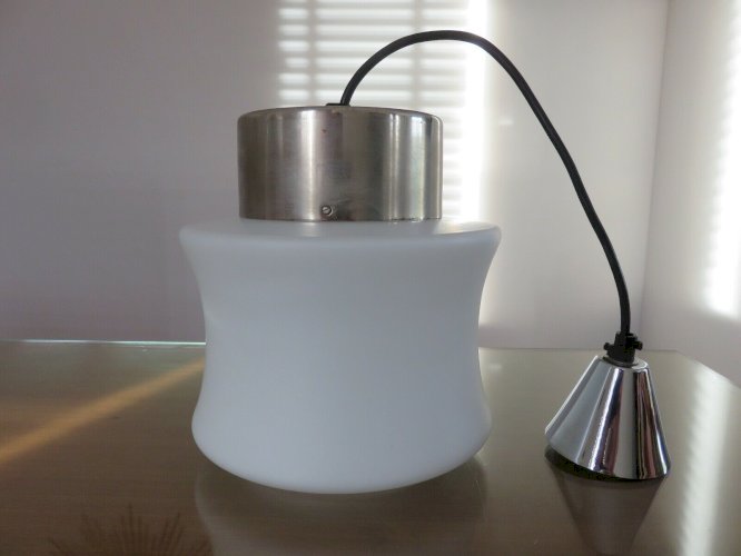 SUSPENSION SCANDINAVE EN OPALINE BLANCHE ET METAL CHROME ANNEES 60 70 VINTAGE
