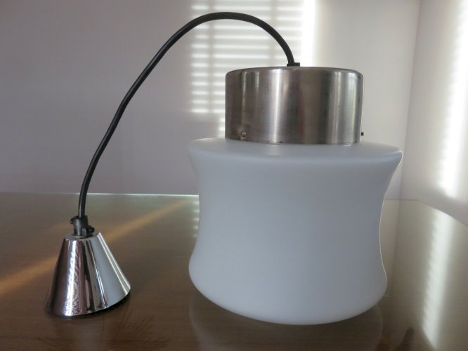 SUSPENSION SCANDINAVE EN OPALINE BLANCHE ET METAL CHROME ANNEES 60 70 VINTAGE