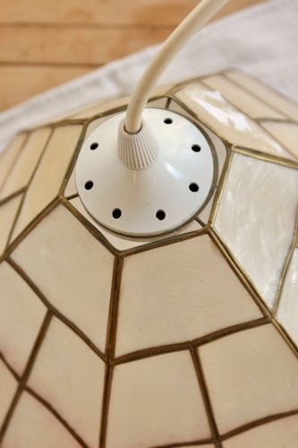 Suspension vintage en nacre rose – Style vitrail