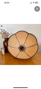 Suspension vintage en rotin formant une fleur