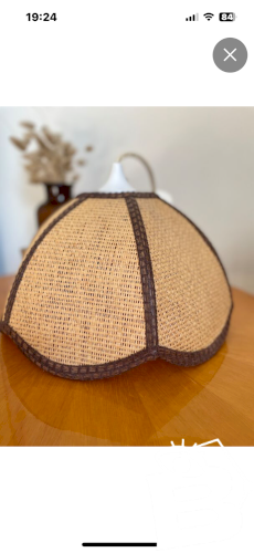 Suspension vintage en rotin formant une fleur