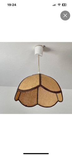 Suspension vintage en rotin formant une fleur