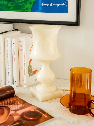 Suzanne, la grande lampe à poser en albâtre N°487