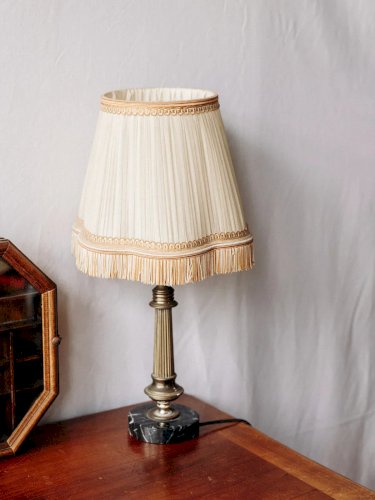 Suzanne, la lampe à poser effet marbre N°480