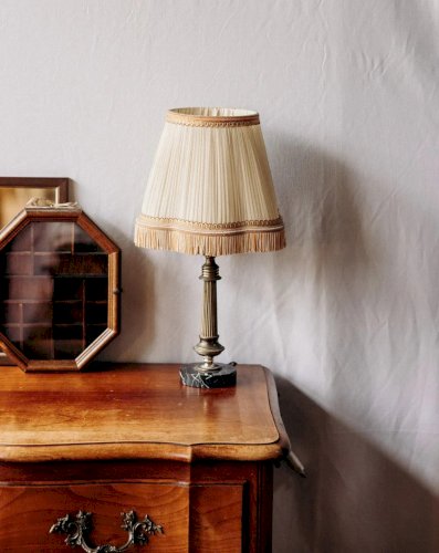 Suzanne, la lampe à poser effet marbre N°480