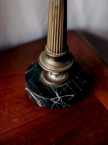 Suzanne, la lampe à poser effet marbre N°480