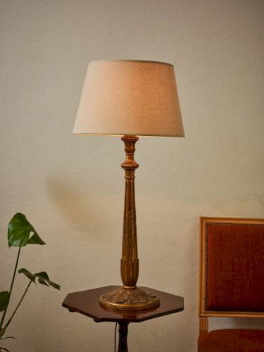 Suzanne, la lampe à poser en bois doré N°506