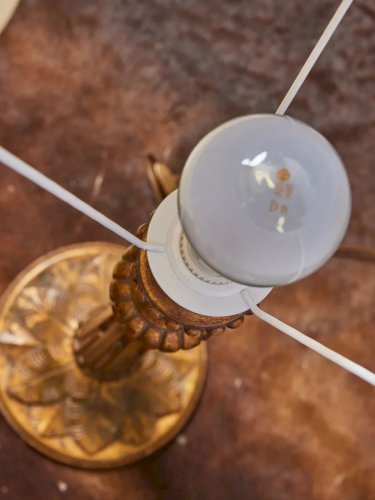 Suzanne, la lampe à poser en bois doré N°506