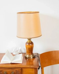 Suzanne, the wooden table lamp No. 445