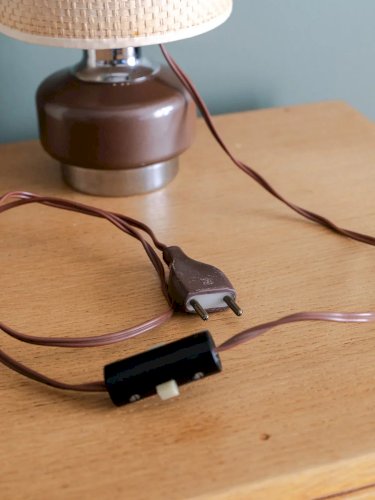 Suzanne, la lampe à poser en cannage N°438