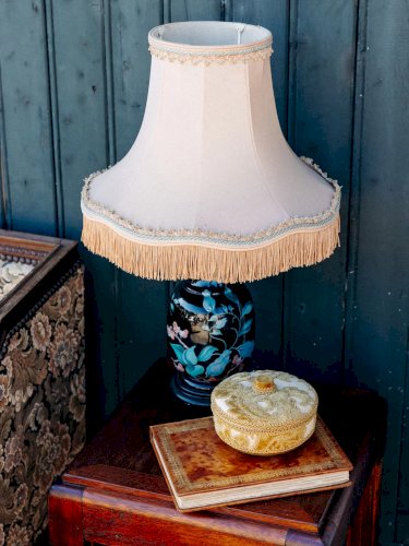 Suzanne, la lampe à poser en faïence N°131