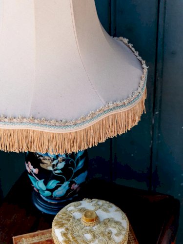 Suzanne, la lampe à poser en faïence N°131