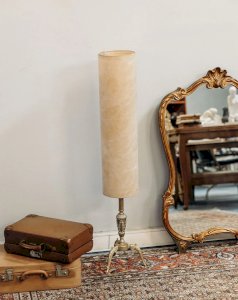 Suzanne, la lampe à poser en laiton doré N°452