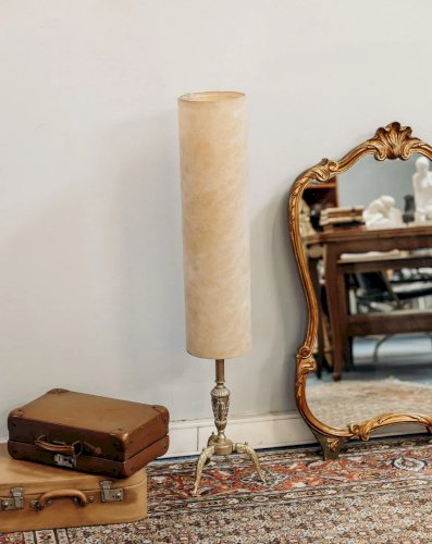 Suzanne, la lampe à poser en laiton doré N°452