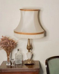 Suzanne, the stone table lamp No. 425