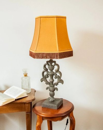 Suzanne, la lampe à poser en résine N°434