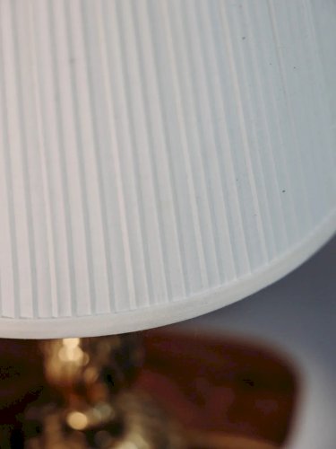 Suzanne, la lampe juponnée en laiton N°451