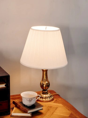 Suzanne, la lampe juponnée en laiton N°451