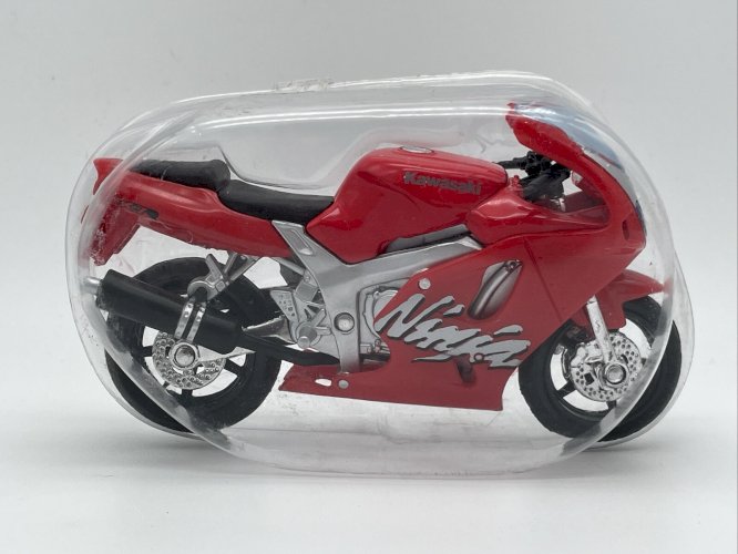  Kawasaki Ninja ZX7R 1/18 Maisto