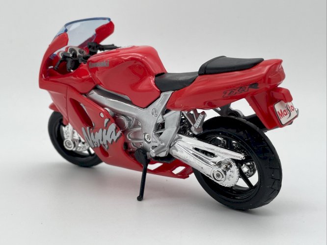  Kawasaki Ninja ZX7R 1/18 Maisto
