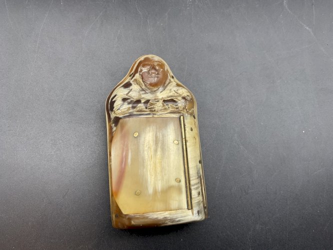 Tabatière boîte érotique Fanny personnage XIXème