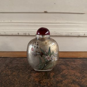 Tabatière chinoise en verre peint décor d'oiseaux et de fleurs XXe M3556