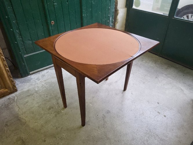 TABLE A JEUX EN NOYER DIRECTOIRE DU XIX ème SIECLE