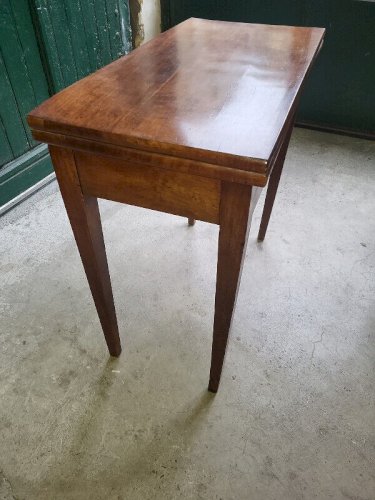TABLE A JEUX EN NOYER DIRECTOIRE DU XIX ème SIECLE