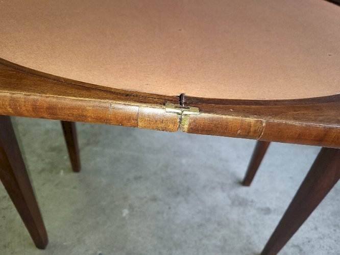 TABLE A JEUX EN NOYER DIRECTOIRE DU XIX ème SIECLE