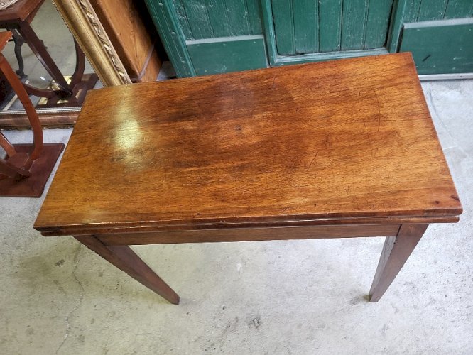 TABLE A JEUX EN NOYER DIRECTOIRE DU XIX ème SIECLE