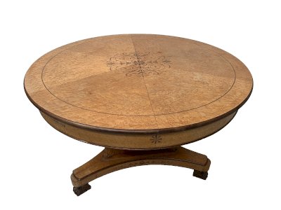 Table a manger de style Charles X en placage de bois d'érable XX siècle