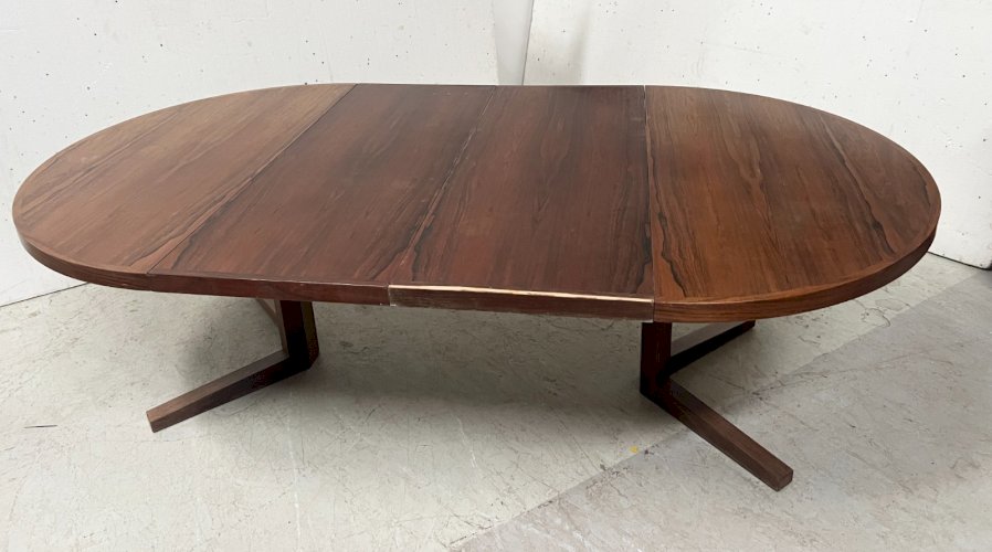 Table a manger Scandinave en placage de palissandre  " John MORTENSEN "XX siècle