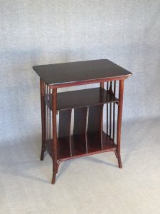 Table à musique, 1910 par J&J Kohn ,design de Kolomann Moser no Thonet