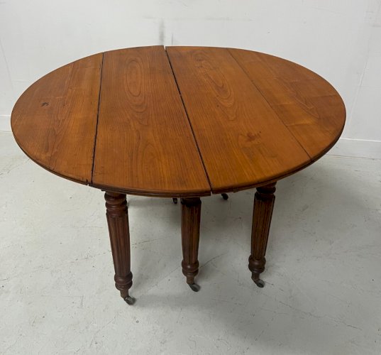 Table a six pieds Louis Philippe en merisier massif XIX siècle
