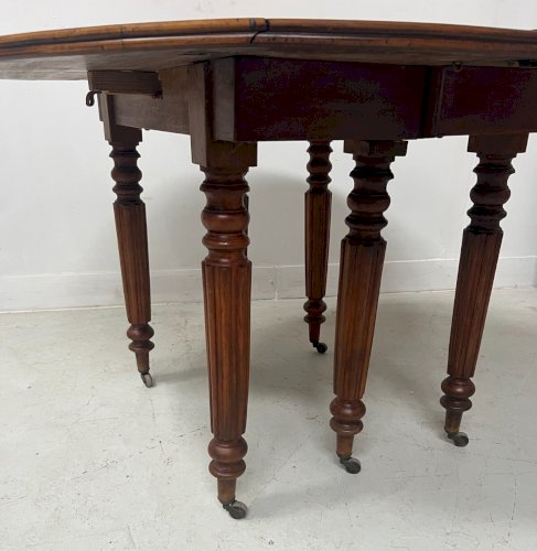 Table a six pieds Louis Philippe en merisier massif XIX siècle